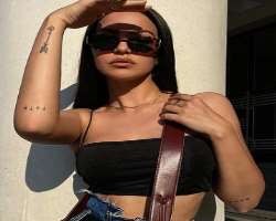 The star loves tattoos and has engraved some on her hands.